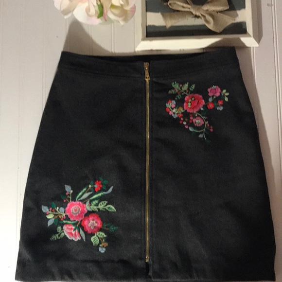 LOFT Gray Embroidered Zip Front Skirt - NWT - 4 - Picture 3 of 7